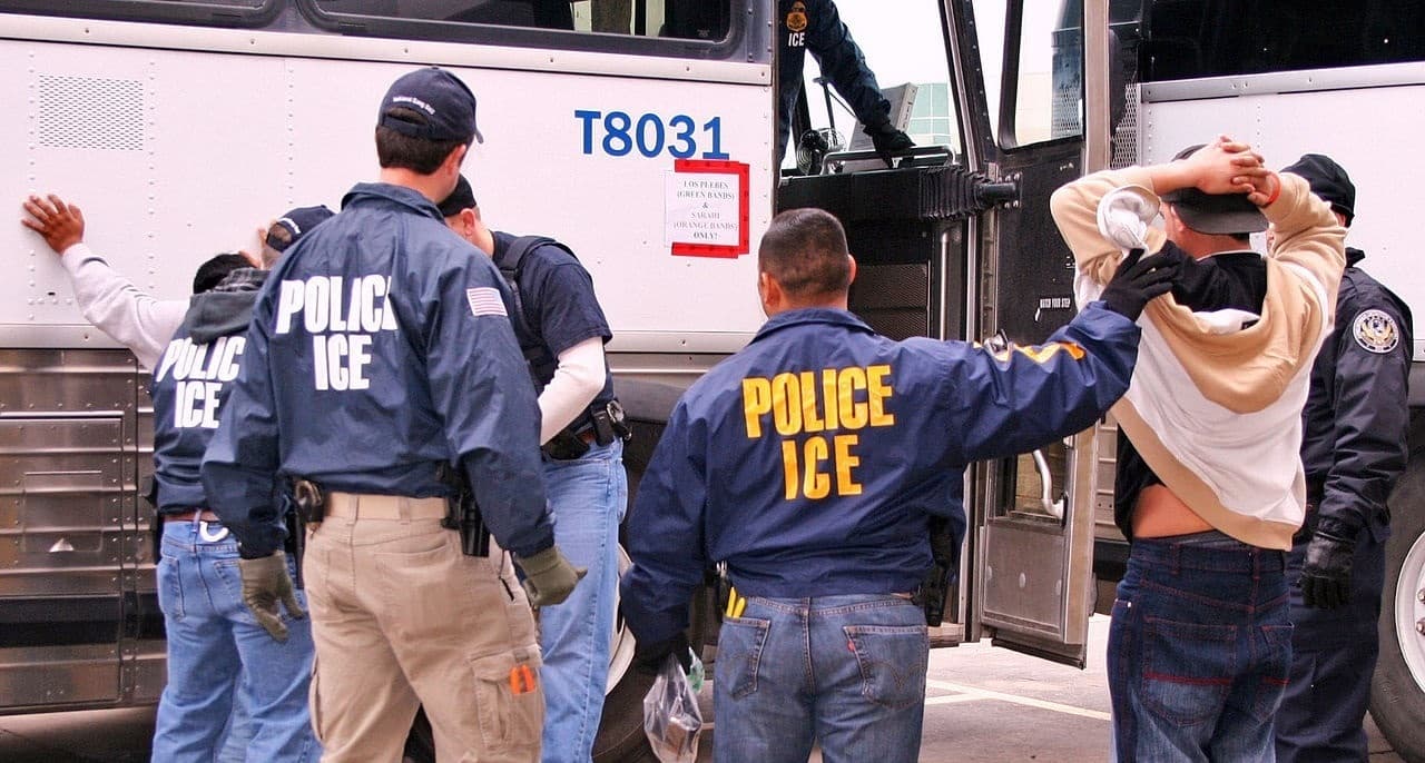 ICE-Special-Agents-U.S.-Immigration-and-Customs-Enforcement-arresting-suspects-during-a-raid4